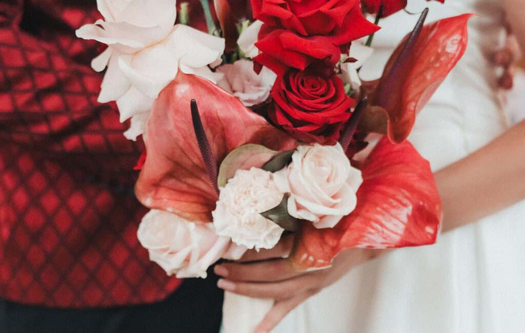 Brautstrauß in rot und weiß für eine Hochzeit in NRW