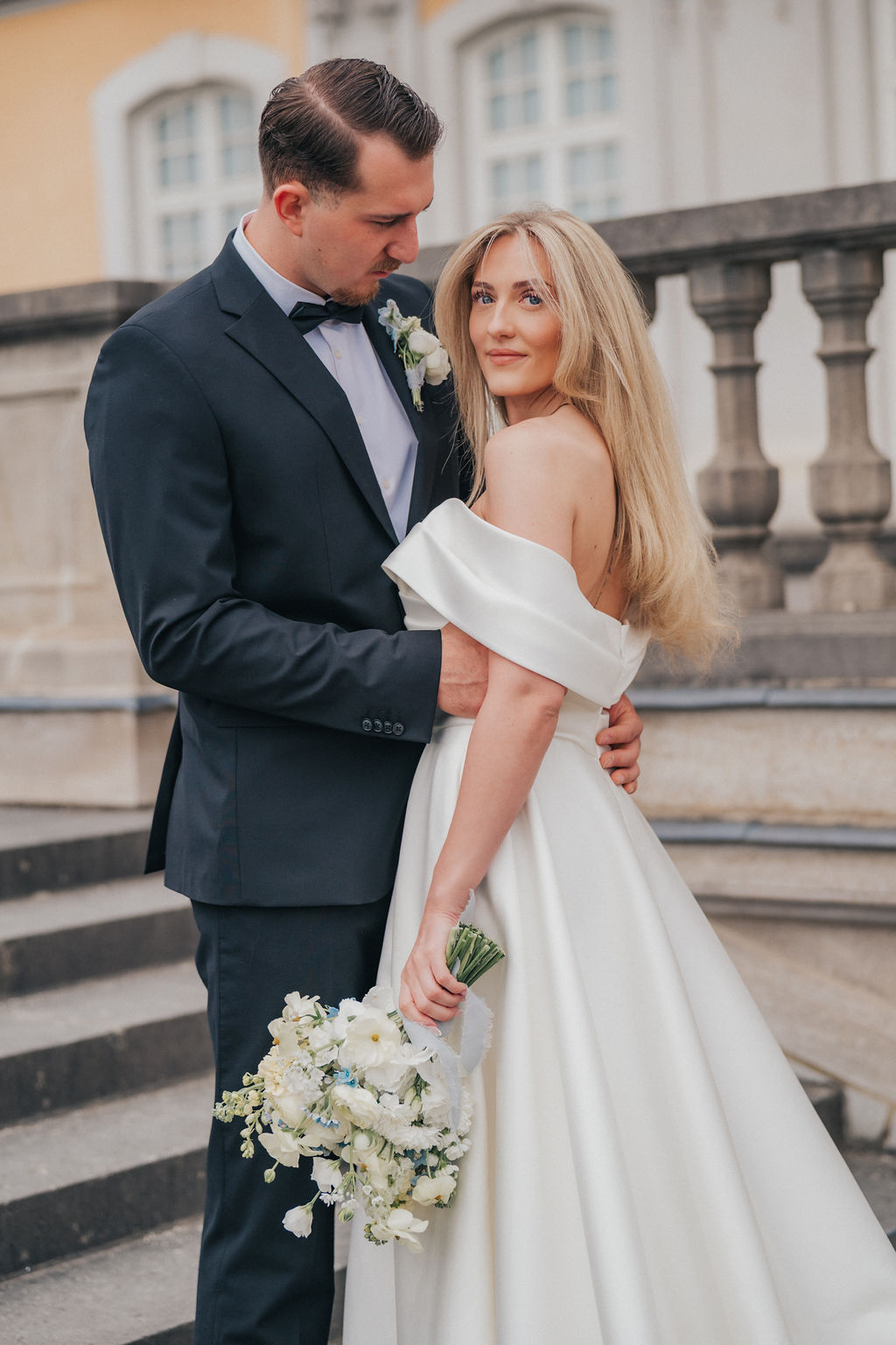 Schloßhochzeit in butteryellow und blau