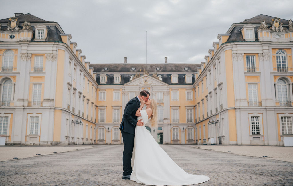 Schloßhochzeit in butteryellow und blau